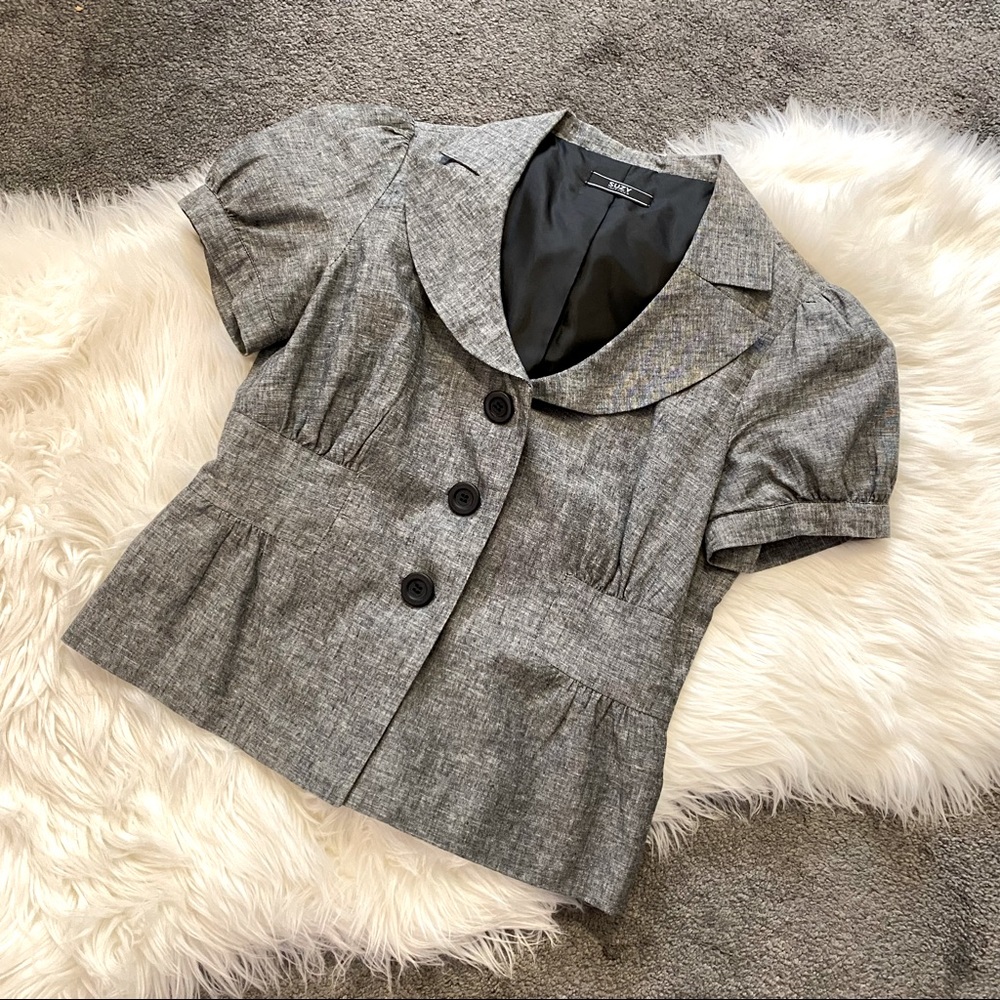 Cropped grey short-sleeve blazer